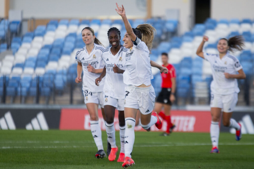 Olga Carmona celebra su gol en el partido de Liga Femenina, Real Madrid vs Valencia