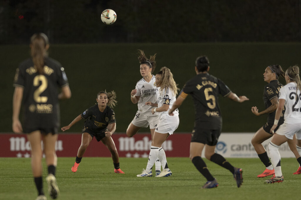 Olga Carmona en el partido de Liga Femenina, Real Madrid vs Valencia